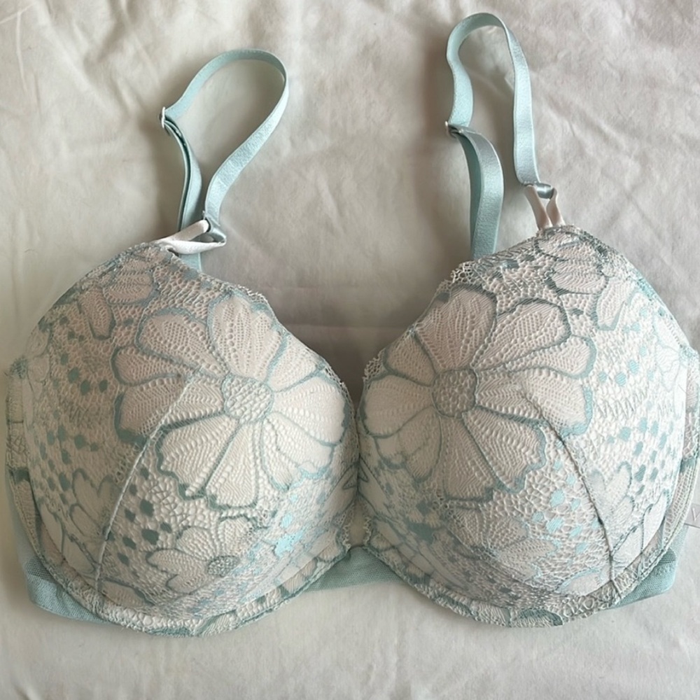 Victoria’ Secret Lace Push-up Bra Sz 34DD